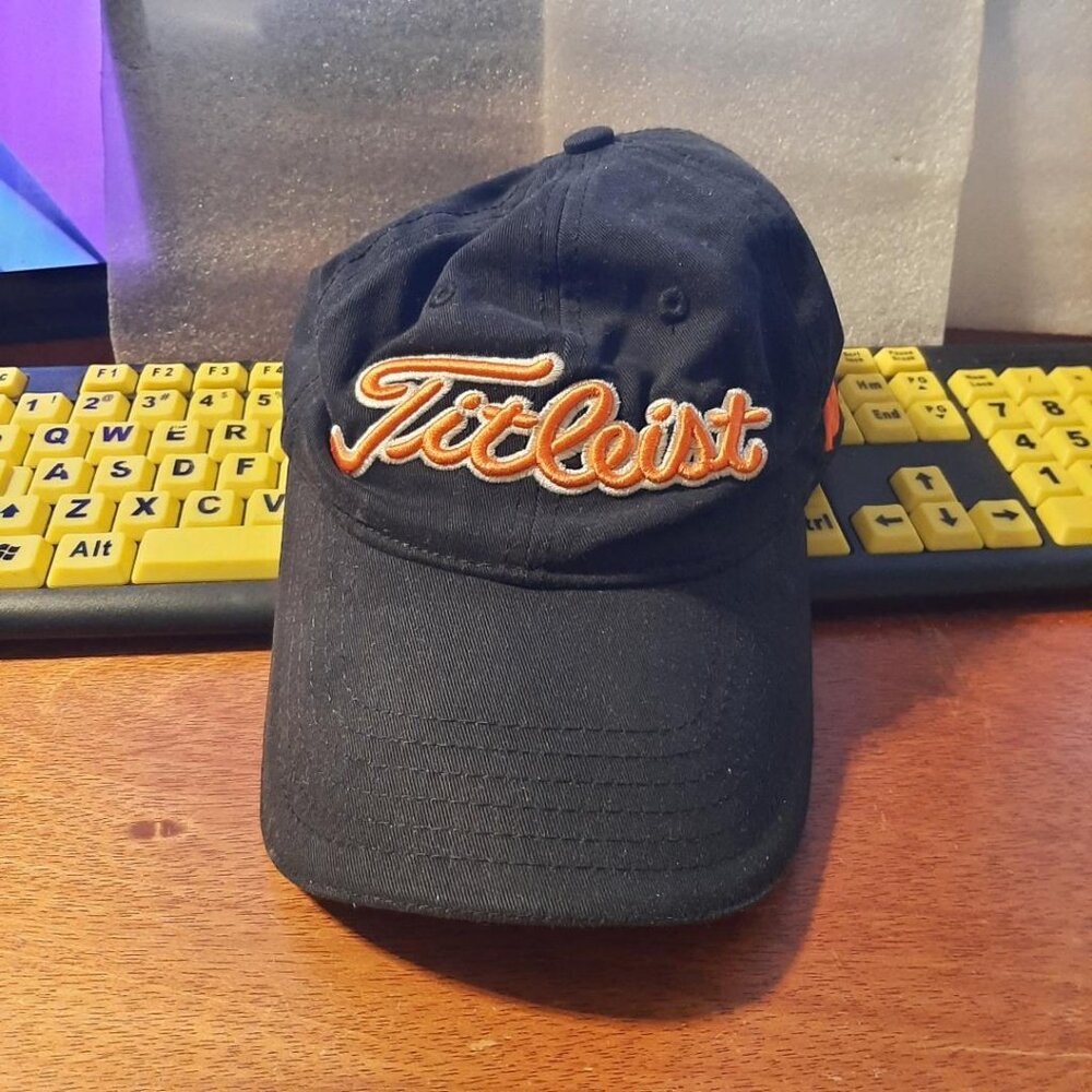 New !  Titleist Golf Baseball Cap Black/Gold